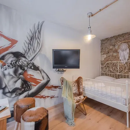 At The Zeus Appartement